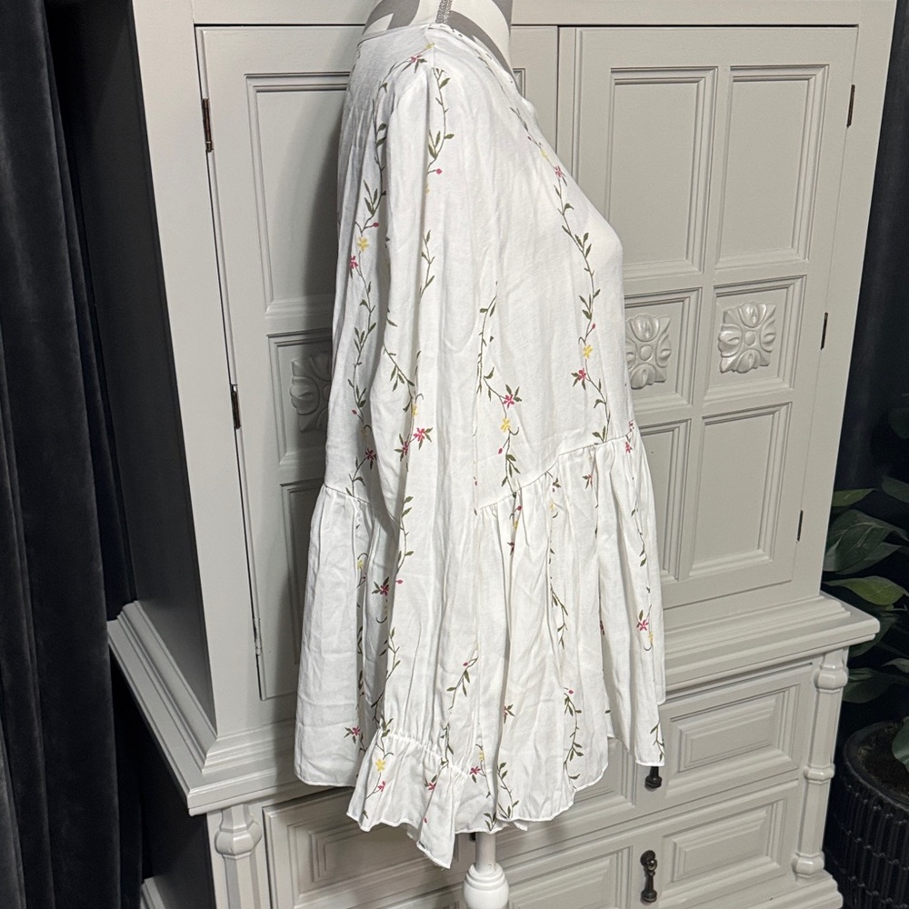 Floral Embroidered White Peplum Blouse by SHEIN Size 1X Curve - Picture 8 of 13